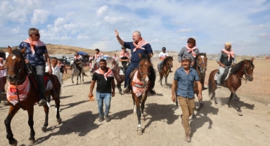 Türkiye’nin en başarılı atları Menemen’de yarışacak
