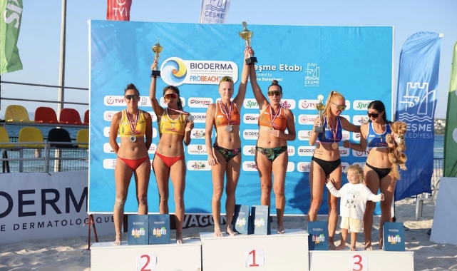 Uluslararası plaj voleybolunun kalbi Çeşme&#039;de attı