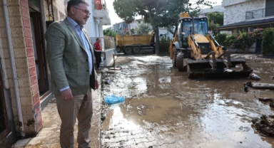 AK Parti İzmir İl Başkanı Bilal Saygılı afet bölgesini ziyaret etti... ''Devletimiz tüm imkânlarıyla Foça halkının yanında''