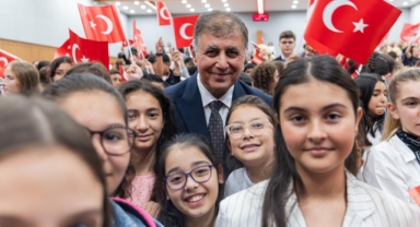Başkan Tugay gençleri ve çocukları ağırladı... Meclis'te Cumhuriyet coşkusu!