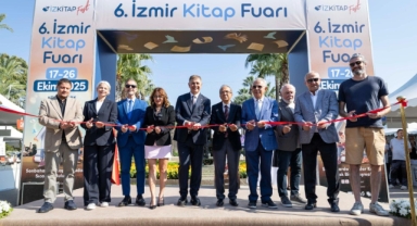 Başkan Tugay: İzmir’in her köşesini kitap ve sanatla buluşturmaya kararlıyız