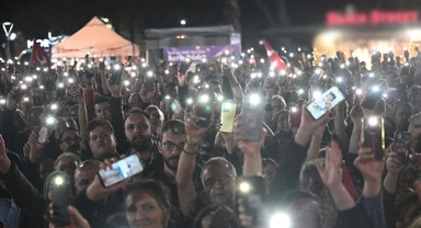 Binlerce Bornovalı Cumhuriyet’in 102. Yılını ışıklarıyla aydınlattı