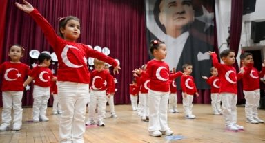 Bornovalı miniklerden Cumhuriyet coşkusu