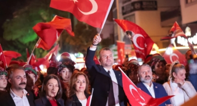 Buca’da 102. yıla yakışır kutlama