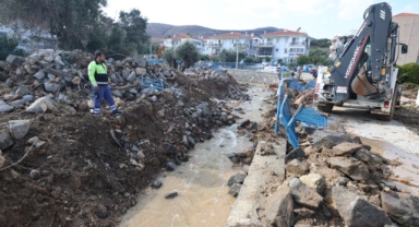 Büyükşehir afet bölgesinde yaraları sarıyor