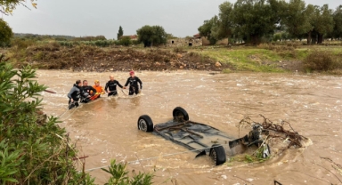 Foça’da yağış rekoru kırıldı, ekipler seferber oldu