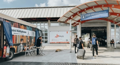 Gezici Kütüphane'nin şimdiki durağı Ege Üniversitesi Metro