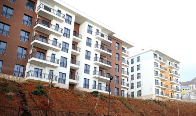 İZDEDA  Başkanı Özkan &#039;196 konut lojman oldu&#039; dedi... &#039;Neden depremzede konutları?&#039;