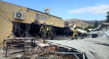 İzmir Bayraklı’da işyerinde patlama: 1 kişi göçük altından yaralı kurtarıldı