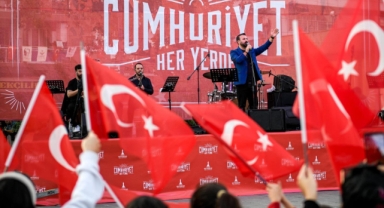 İzmir’de Cumhuriyet coşkusu başladı