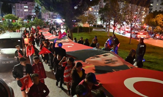 Karabağlar &#039;da coşkulu Cumhuriyet Korteji