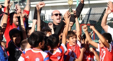 Karşıyaka'da Cumhuriyet coşkusu turnuvada buluştu