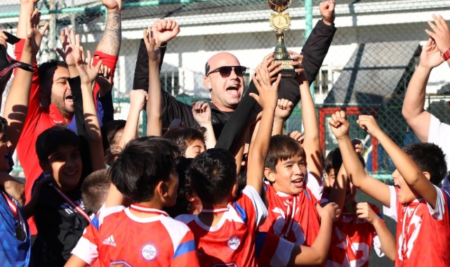 Karşıyaka'da Cumhuriyet coşkusu turnuvada buluştu