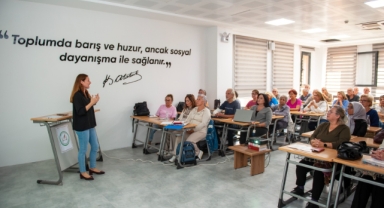 Karşıyaka’nın 3. Yaş Üniversitesi’nde ilk ders zili çaldı!