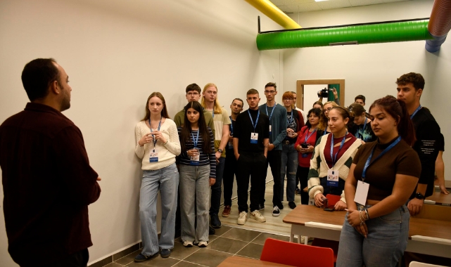 Kuşadası kardeş şehirler gençlik toplantısı başladı