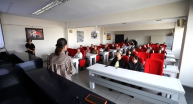 Menderes Belediyesi'nde personele işaret dili eğitimi