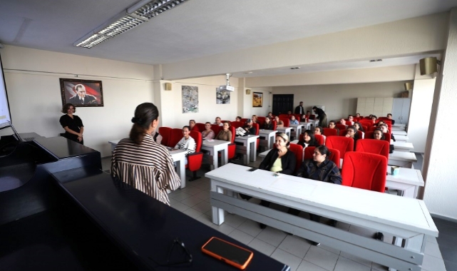 Menderes Belediyesi&#039;nde personele işaret dili eğitimi