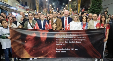 Menemen'de binler Cumhuriyet sevgisiyle yürüdü