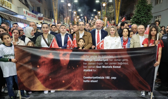 Menemen'de binler Cumhuriyet sevgisiyle yürüdü