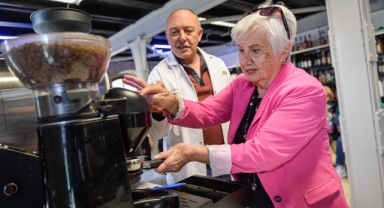 Torunlara kahve sözü: İleri yaş baristalar iş başında