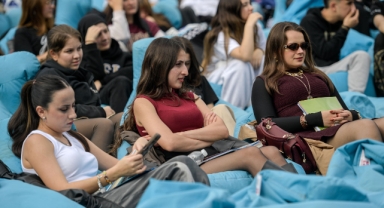 Üniversiteli gençler İzmir'e festivalle 'merhaba' dedi!