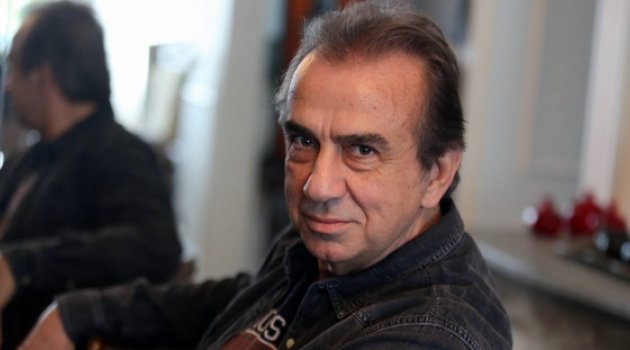 300 tiyatrocu, istifa kararı alan Erhan Yazıcıoğlu&#039;na &quot;Gitme, kal&quot; dedi