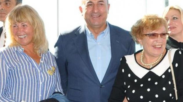 Çavuşoğlu Antalyalı Ruslar&#039;la buluştu