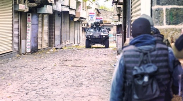 Diyarbakır&#039;ın Sur ilçesinde 500 işyeri kapandı