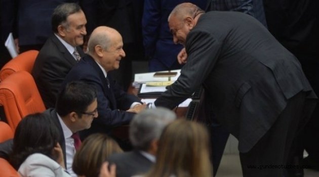 Dokunulmazlık görüşmelerine damga vuran fotoğraf; Türkeş ile Bahçeli ne konuştu?