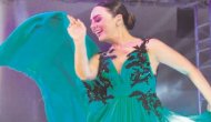 Ebru Gündeş'ten keyifli konser