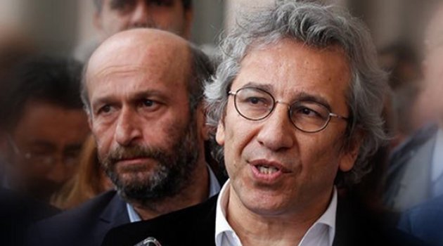Hâkimlik, Dündar ve Gül&#039;e savcılıkta yer almayan &#039;Silahlı terör örgütü üyeliği&#039; suçlamasını yöneltti