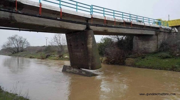 Kınık&#039;ta Köprü Çökme Tehlikesi Geçirdi