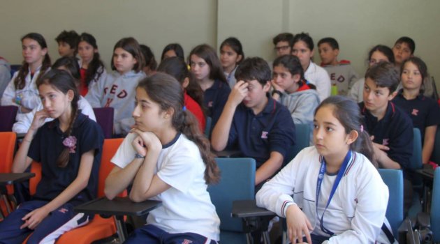 MEB 11 yaşındaki öğrencilere bu kitabı dağıttı