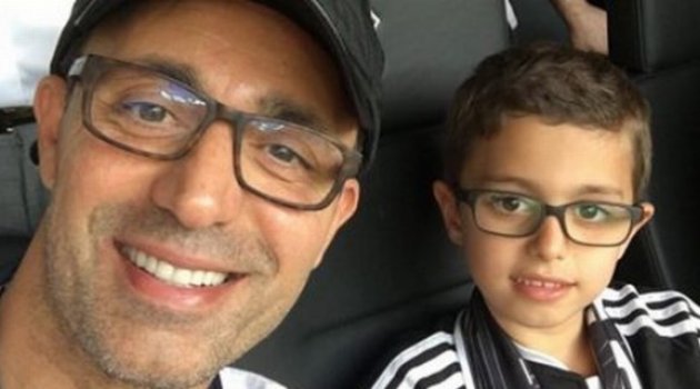 Mustafa Sandal oğlu Yaman’la staddaydı