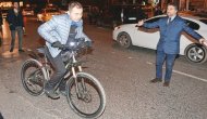 Serdar Ortaç gece gündüz pedal çeviriyor!
