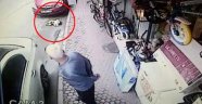 2. kattan düşen çocuğa yardım etmeden elleri arkasında izledi, yoluna devam etti!