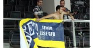 İzmir'deki Galatasaray Fenerbahçe derbisinde taraftarlar birbirine girdi