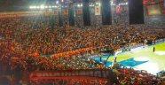 Abdi İpekçi Arena'da final maçı öncesi "Türkiye laiktir, laik kalacak" tezahüratı