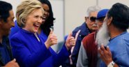 AP: Clinton başkan adaylığını garantiledi