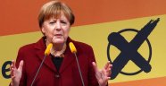 Başbakan Merkel'e ağır darbe