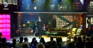 Beyaz Show'da "Ayşe Öğretmen yalnız değildir" protestosu!