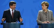 Davutoğlu: AFAD ve Alman yardım grubu, sınırdaki sığınmacılara yardımda ortak çalışacak