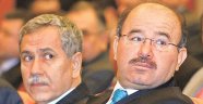 Davutoğlu, Arınç ve Çelik'le konuştu; tartışmanın parti içerisinde kalmasını istedi