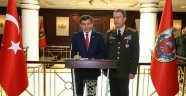 Davutoğlu, ilk veda ziyaretini Genelkurmay'a yaptı