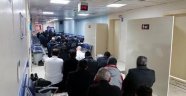 Devlet hastanesinin koridorlarında Cuma namazı!