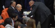 Dokunulmazlık görüşmelerine damga vuran fotoğraf; Türkeş ile Bahçeli ne konuştu?