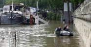 Fransa selle mücadele ediyor: Seine Nehri taşmak üzere