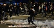 Fransa'da hükümetin zorla geçirme kararı aldığı Çalışma Yasası protesto edildi