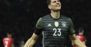 İngiltere, Mario Gomez'e rağmen kazandı