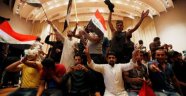 Irak'ta Şii lider Sadr destekçileri parlamentoyu bastı